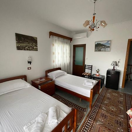 Guest House Xhuljon Берат Екстериор снимка