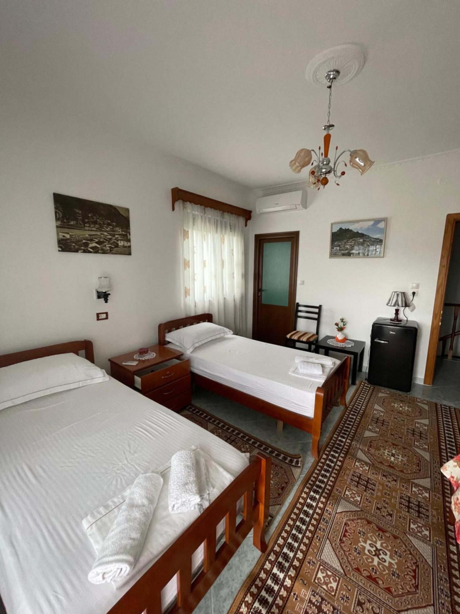Guest House Xhuljon Берат Екстериор снимка