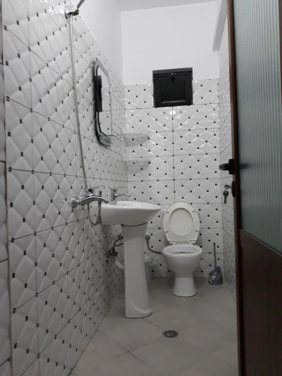 Guest House Xhuljon Берат Екстериор снимка