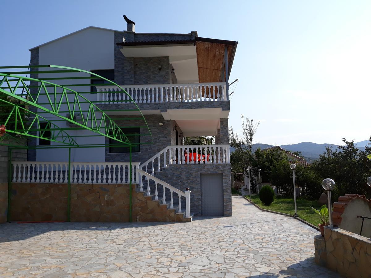 Guest House Xhuljon Берат Екстериор снимка