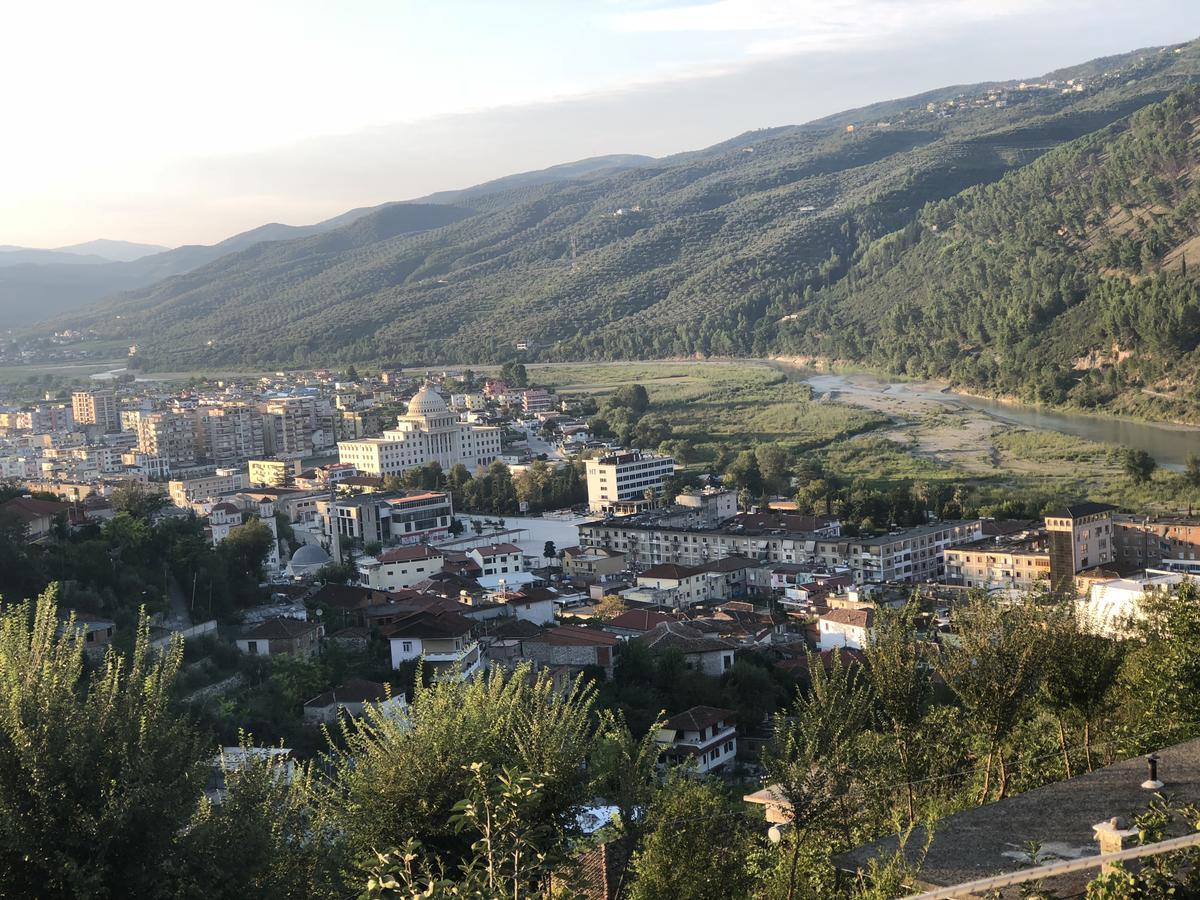 Guest House Xhuljon Берат Екстериор снимка