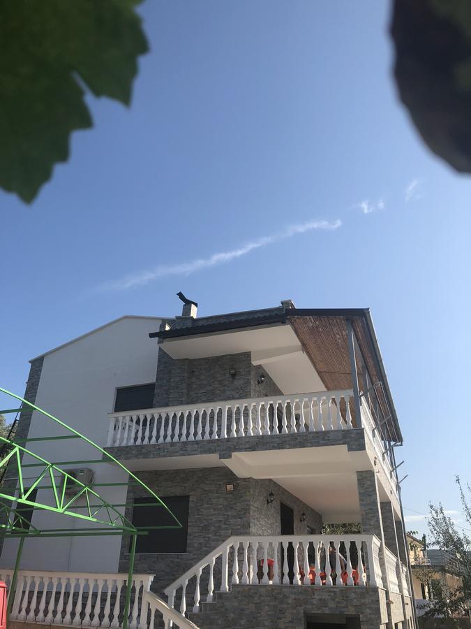 Guest House Xhuljon Берат Екстериор снимка