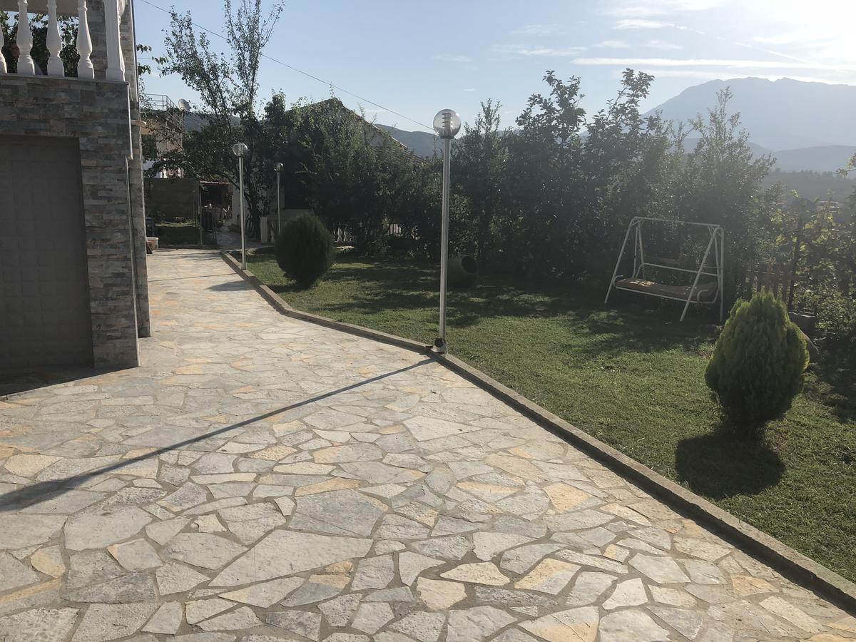 Guest House Xhuljon Берат Екстериор снимка