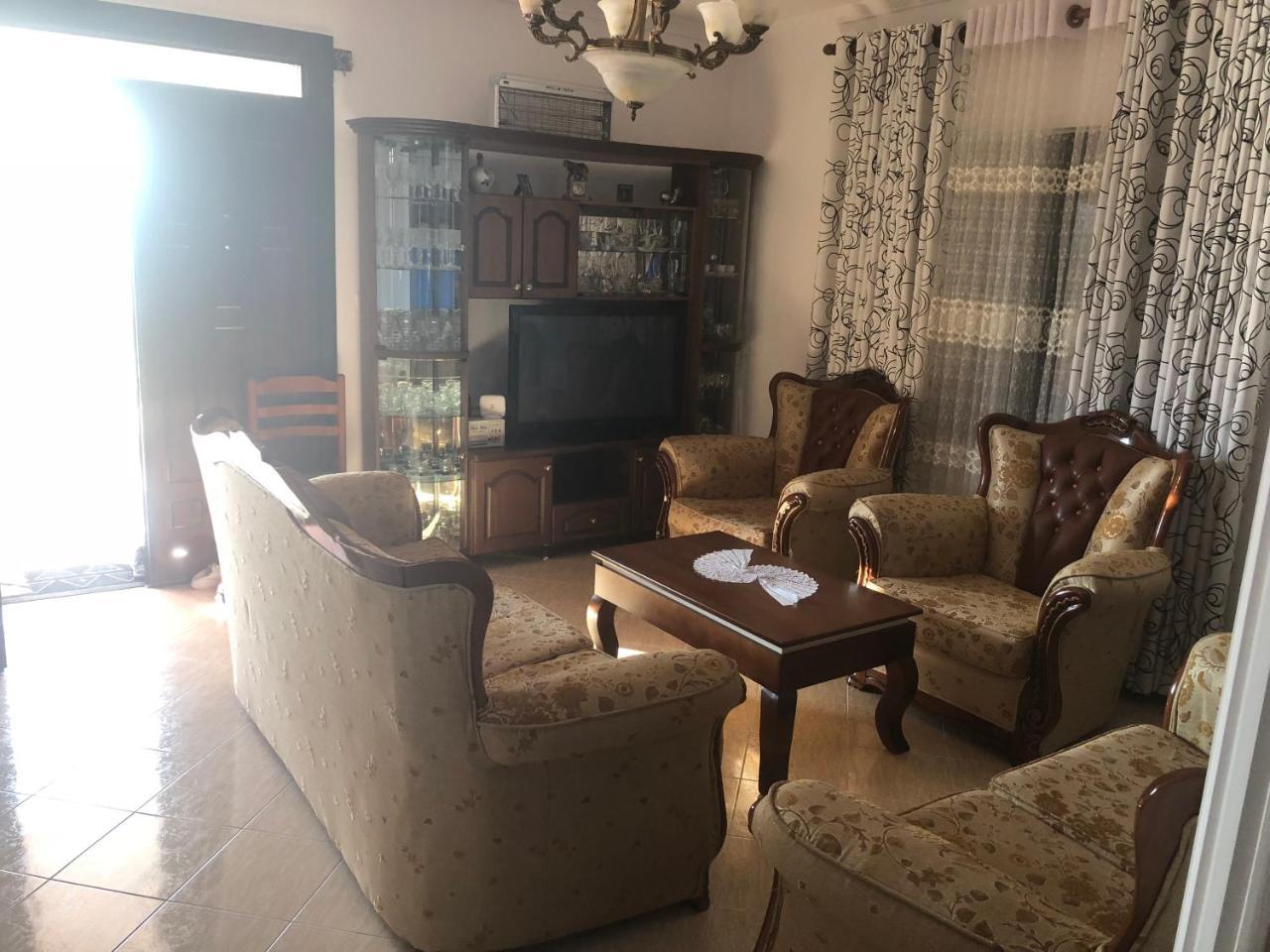 Guest House Xhuljon Берат Екстериор снимка